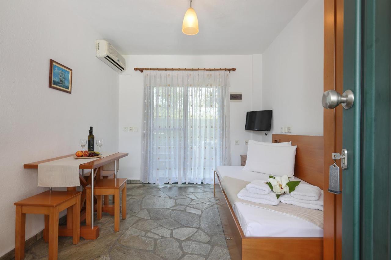 Maistrali Apartments Ormos Panagias Buitenkant foto